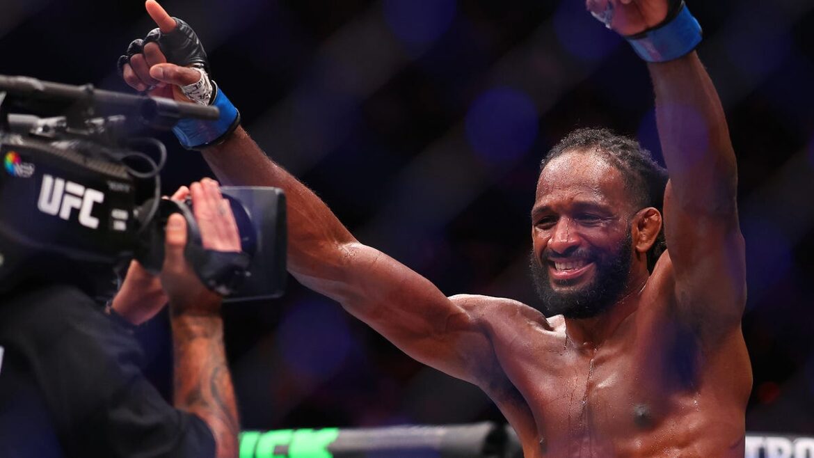 86407156007-neil-magny-def-jake-matthews-ufc-fight-night-260-502-b.jpg