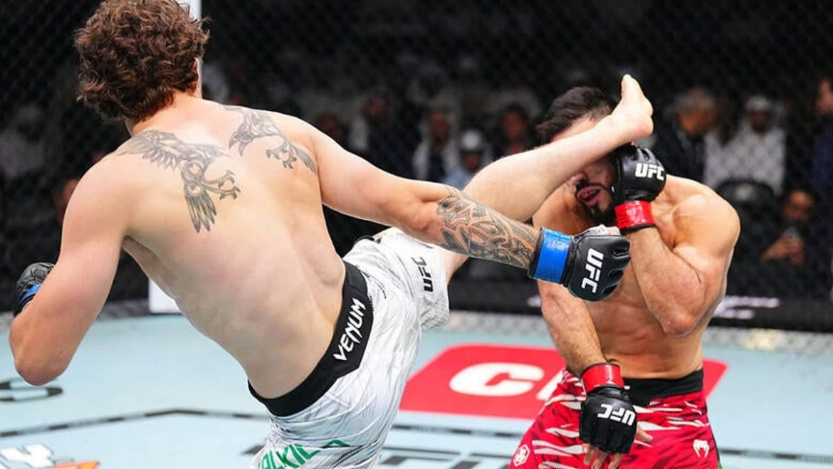 86901603007-quillan-salkilld-def-nasrat-haqparast-ufc-321-3-via-ufc.png