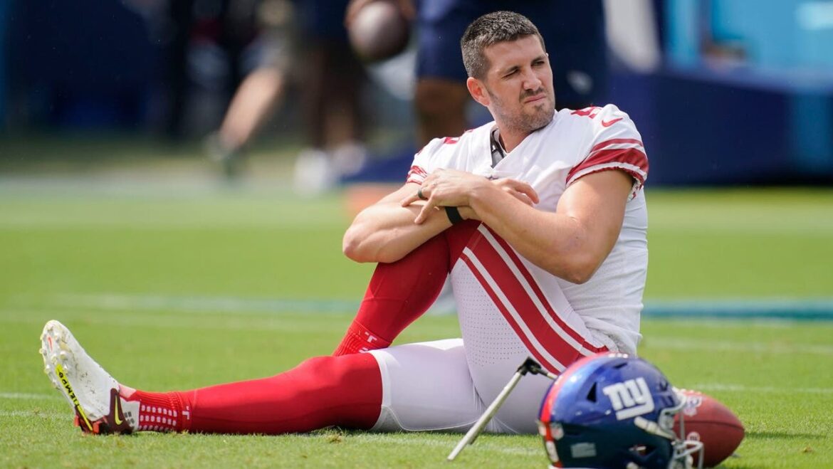 Graham_Gano_stretching_white_jersey_2022.jpg